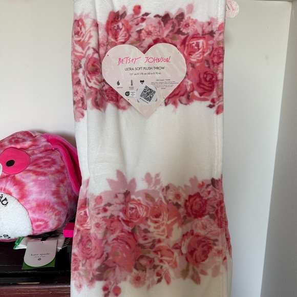Betsey Johnson NWT Plush throw blanket 50 x 70 - Picture 3 of 9